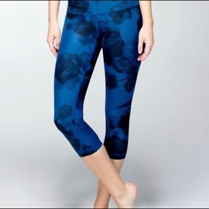 Lululemon Floral Ink Cropped Legging Size 6